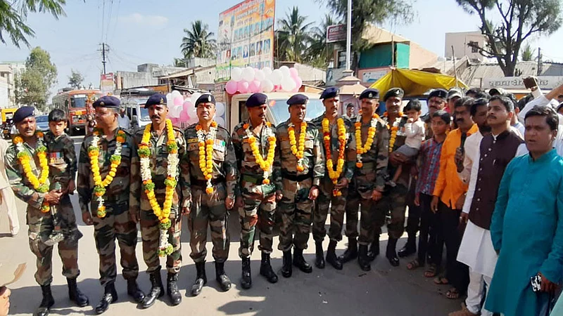 Video : अन् जवानांच्या डोळ्यांच्या कडा पाणावल्या