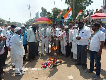 Congress protests Uttar Pradesh government in Pathardi