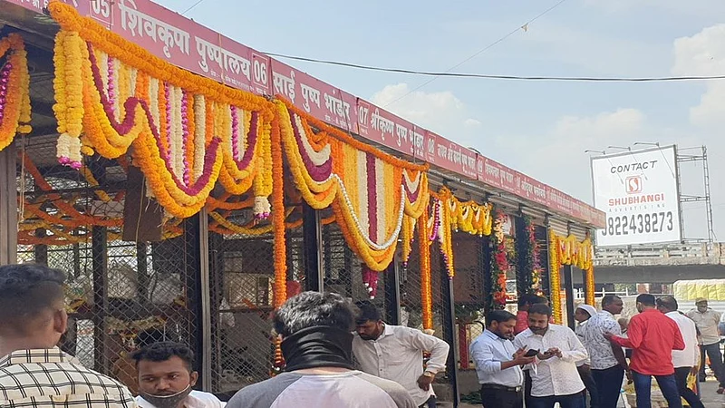 घबाडषष्टीनिमित्त पिंपरी फूल बाजार सजला