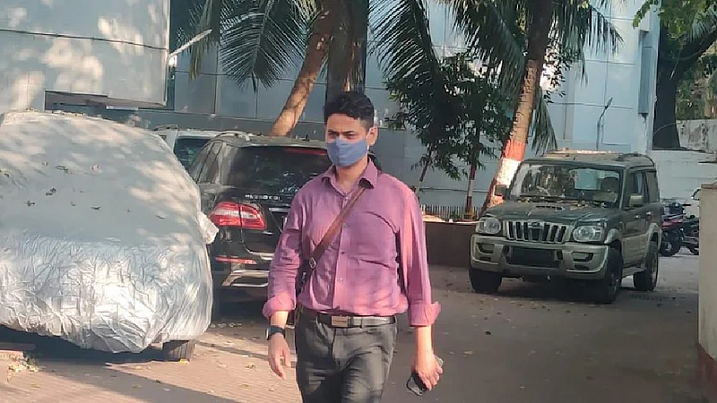 Sachin Waze Case: पोलिस अधिकारी रियाझ काझी निलंबित