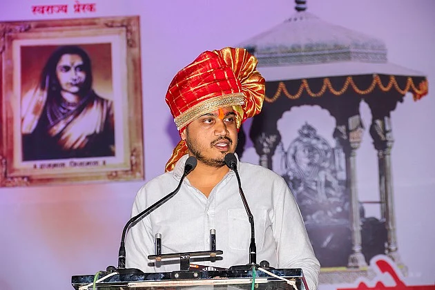 उस्मानाबाद : शिवराज्याभिषेक सोहळा समितीच्या कार्यक्रमात मार्गदर्शन करताना आमदार रोहित पवार.