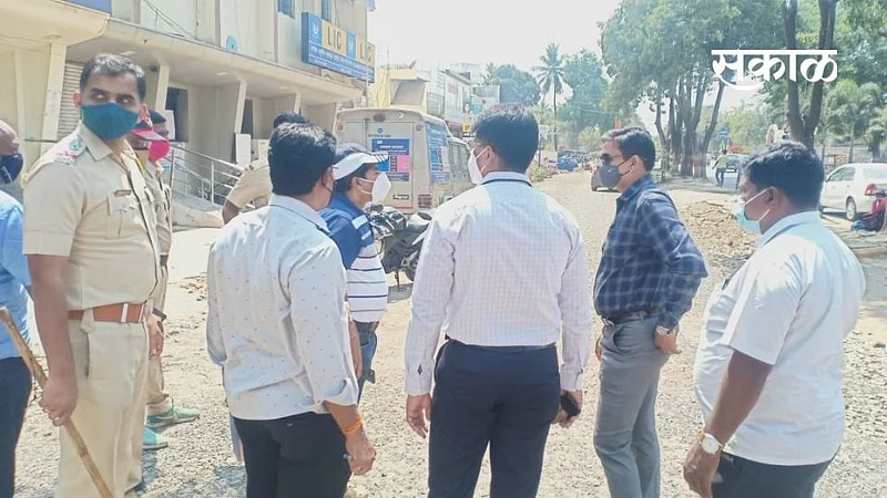 बारामतीत कोरोनाग्रस्तांचा वाढता आकडा पाहून प्रशासन उतरले रस्त्यावर}