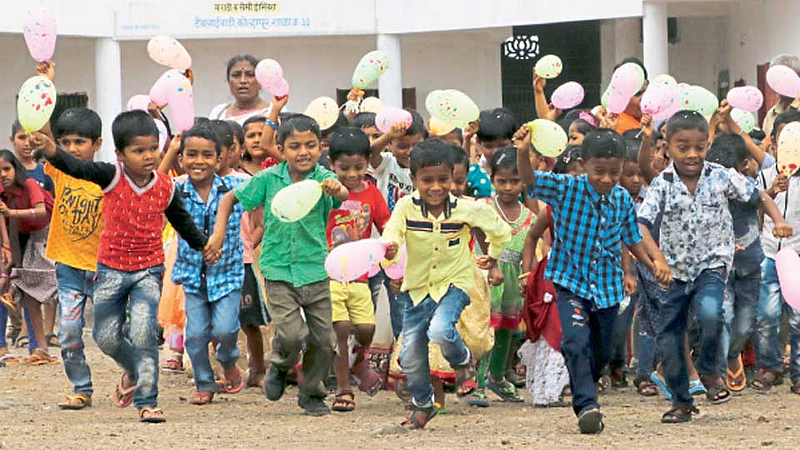 पावसाळ्यात विद्यार्थ्यांचे शिक्षण धोकादायक