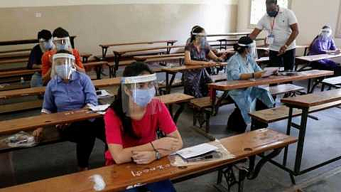 बारावी परीक्षेची धाकधूक वाढली; विद्यार्थी, पालक चिंतेत