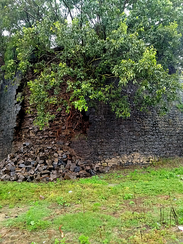 The telescope tower, which witnessed many historical events of Akkalkot Sansthan, collapsed due to rain.jpg