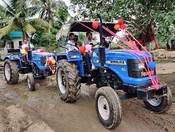 Tractor procession with oxen in Sangamner taluka