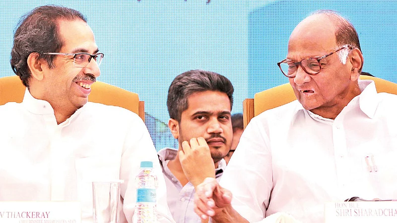 ‘मी मारल्यासारखे करतो, तू लागल्यासारखे कर’; ठाकरे सरकारवर टीका