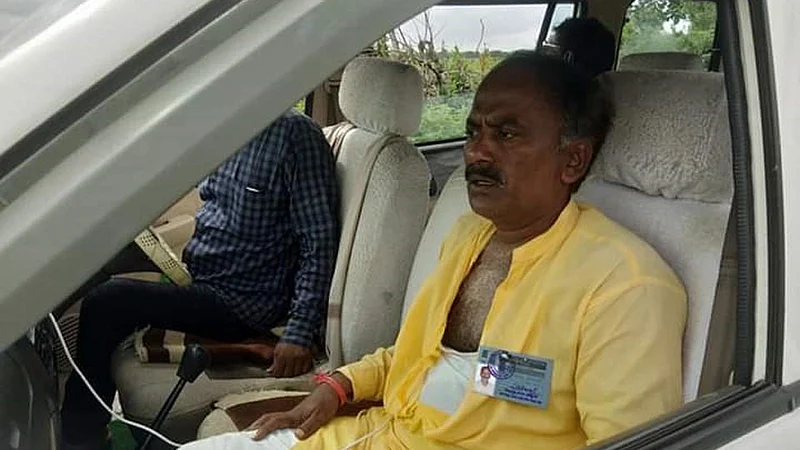 Vidhan Sabha 2019 : नांदेडमध्ये 'वंचित'च्या उमेदवाराच्या गाडीवर दगडफेक