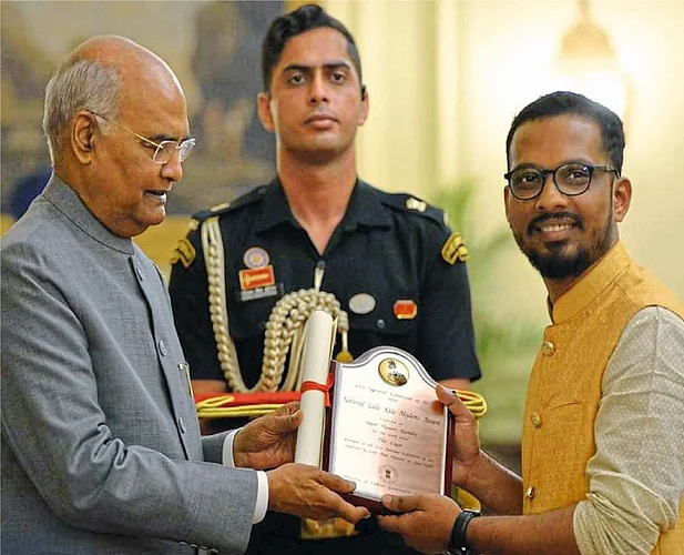 Sagar Kamble Honored In The Hands Of President Kolhapur Marathi News