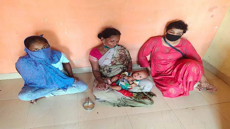 Video : हडपसरमधील बेघर कुटुंबाला भोसरीच्या डॉक्टरांनी दिलं छप्पर