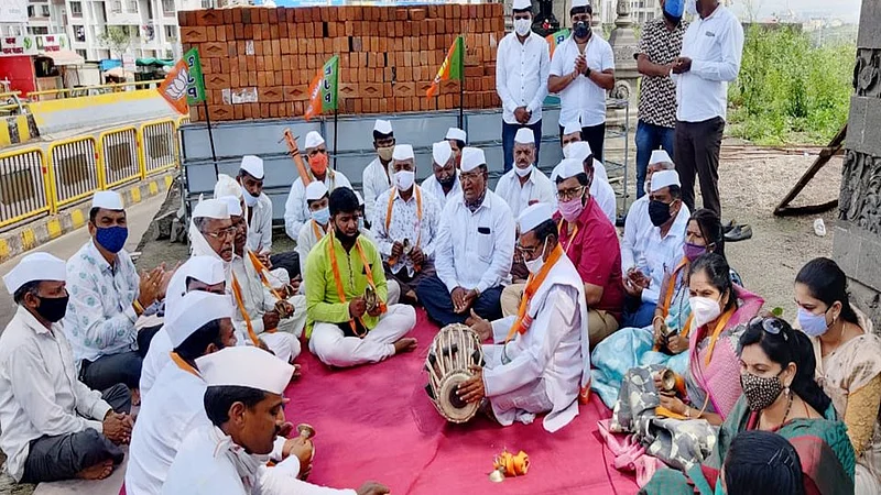 'मंदिरं बंद अन् उघडले बार, उद्धवा धुंद तुझे सरकार'; भाजपचं राज्य सरकारविरुद्ध आंदोलन