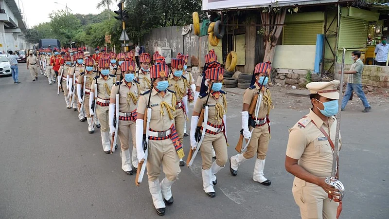 राष्ट्रीय एकता दिनानिमित्त पिंपरी-चिंचवड पोलिसांचे संचलन