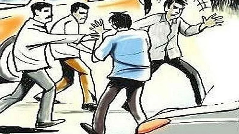 ट्रक वाहनचालक व टॅंकर वाहनचालक हाणामारी.jpg