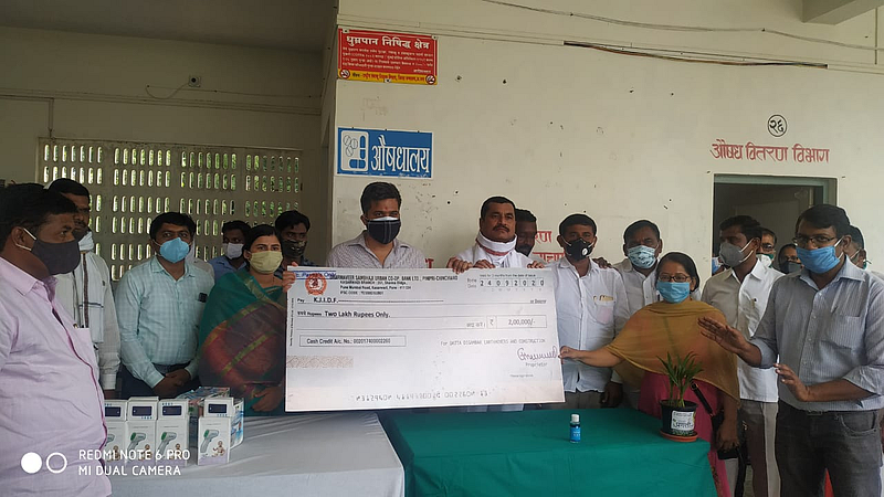 A gift of two lakh rupees from Dadasaheb Thorat