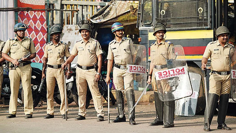 पोलिसांची पोलिसांवरच कारवाई! नक्की 'त्यांचं' काय चुकलं वाचा...