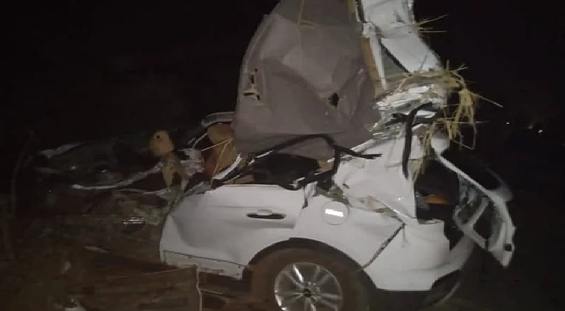 4 died in car and tractor accident at mool chandrapur highway