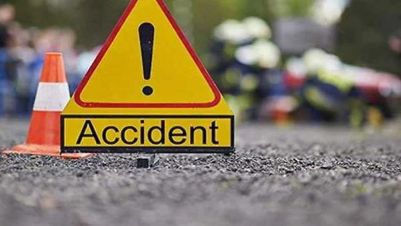 Akola News: One vehicle blew up and another crushed!