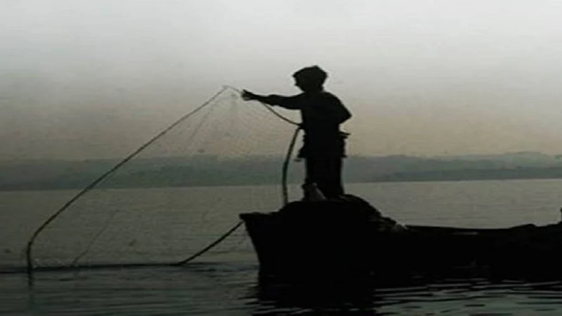 smart aadhaar card given to fishermen for fishing department in ratnagiri