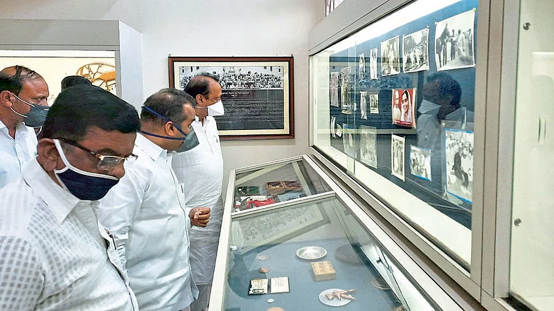 यशवंतरावांच्या आठवणींना उपमुख्यमंत्र्यांकडून उजाळा!