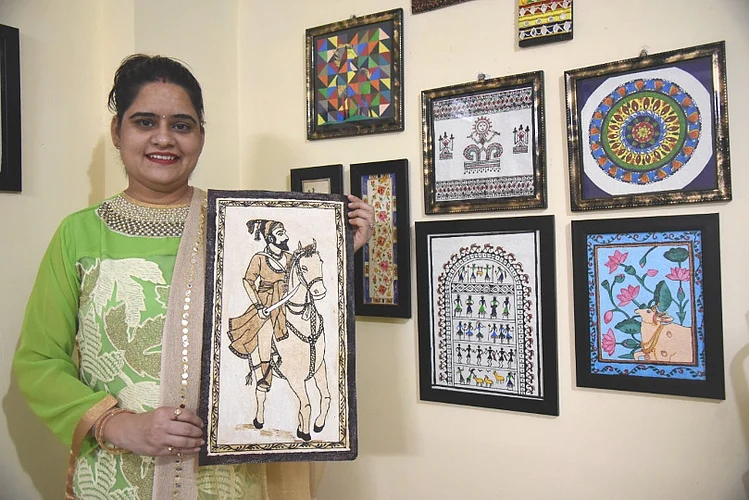 Akola News: Picture of Shivaji Maharaj from Coffee, Deepa Sharmas fusion of Saira and Warli