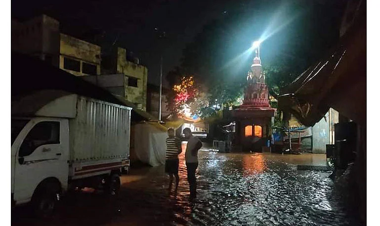 #PuneRains : आळंदी देवस्थानच्या पद्मावती मंदिराची संरक्षक भिंत कोसळली