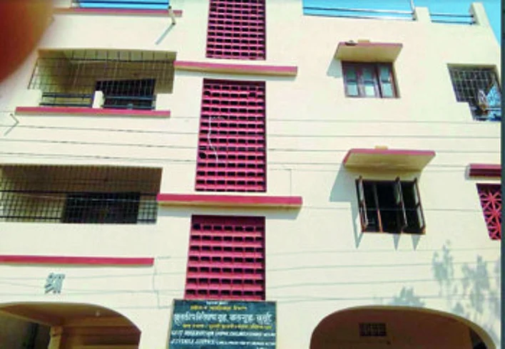 वर्धा : स्थलांतरणाच्या मार्गावर असलेले वर्धा येथील बालसुधारगृहाची इमारत.