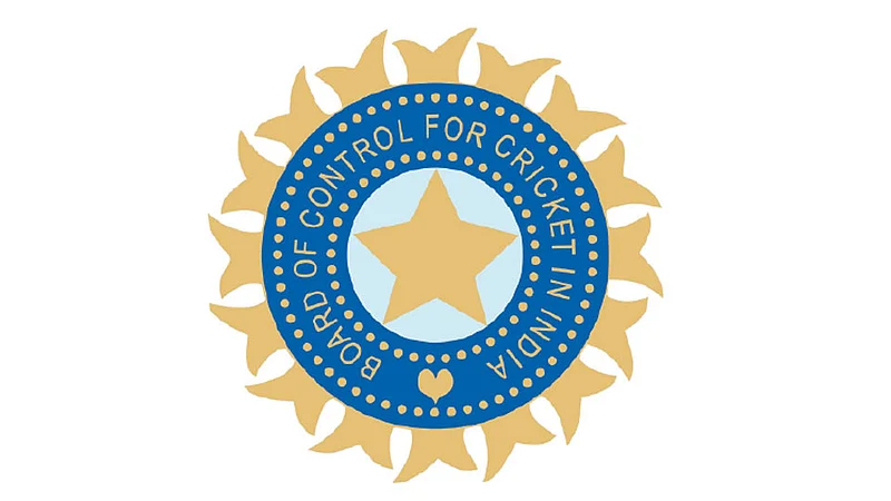 आंतरराष्ट्रीय क्रिकेट निम्म्यावर?