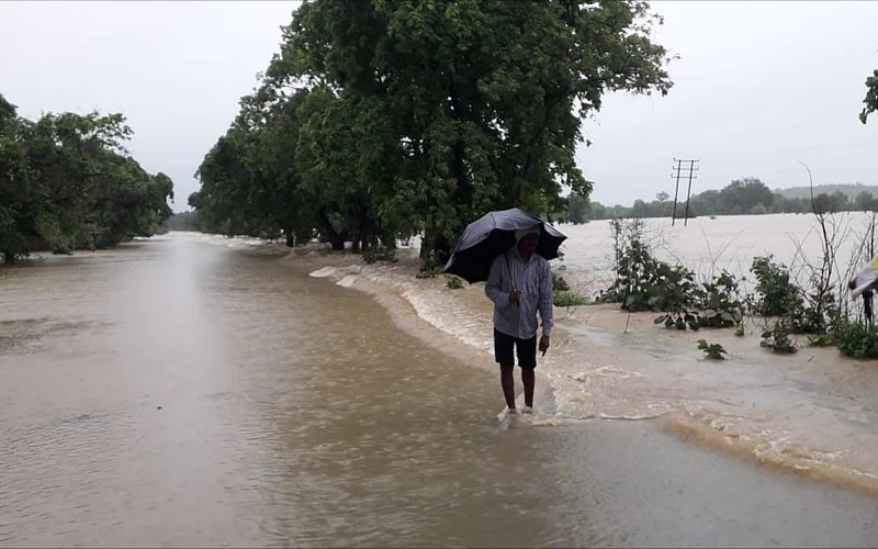 Rain Update - कोल्हापूर - गगनबावडा रस्त्यावर पाणी, वाहतूक ठप्प