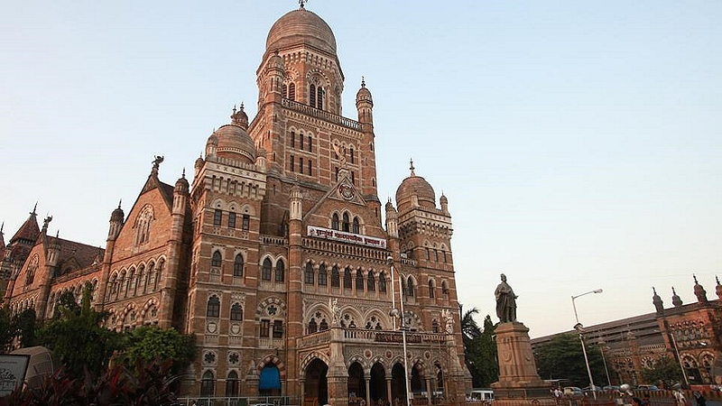 हॉटेल्सचा मालमत्ता कर माफ, विरोध करुन शिवसेनेने प्रस्ताव मंजूर केला