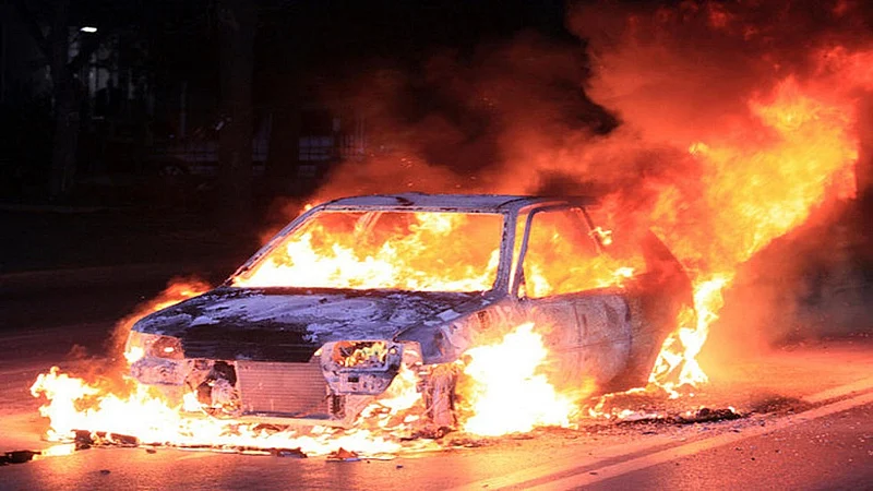 buring car