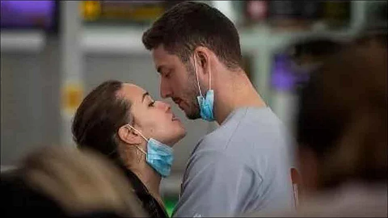 coronavirus viral photo of-couple from itlay here is fact