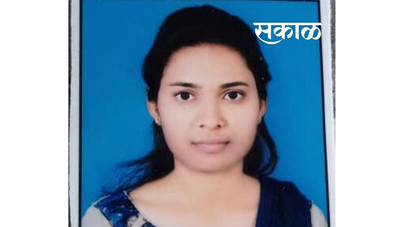 Deepali Varhade Pelli village responsibility along with education