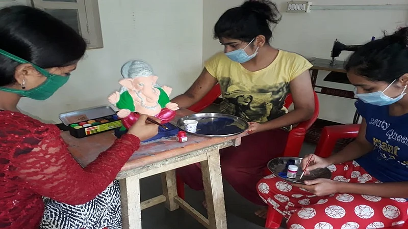 Devrukh Matru Mandir Gokul Balikashram girls make earthen Ganesh idol