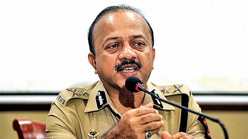 देवेन भारतींना अद्याप नेमणूक नाही, अठरा पोलिस अधिकारी नियुक्तीच्या प्रतीक्षेत