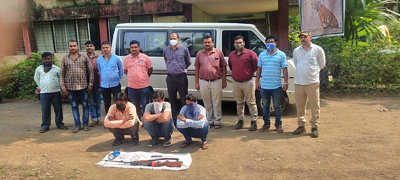 Akola News: A gang of organized hunters was hunting in the forest