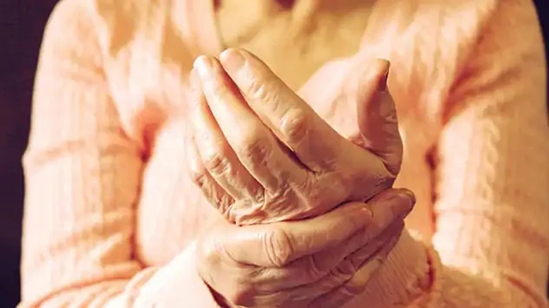 ज्येष्ठ नागरिकांनाे! व्यायामाच्या माध्यमातून करा सांधेदुखीचे व्यवस्थापन