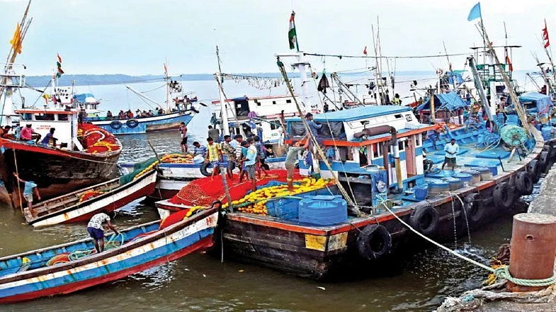 after four days start rain and fisherman face problems for fishery in ratnagiri