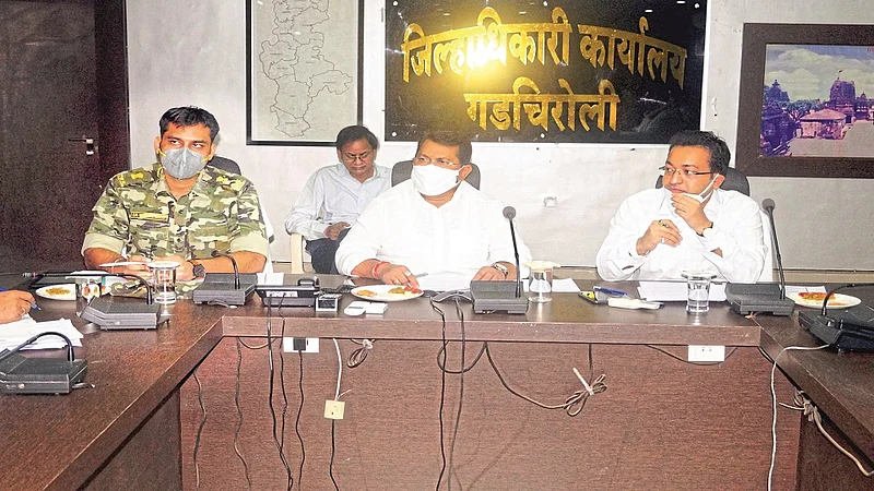 Minister Wadettiwar visited flooded areas in Gadchiroli