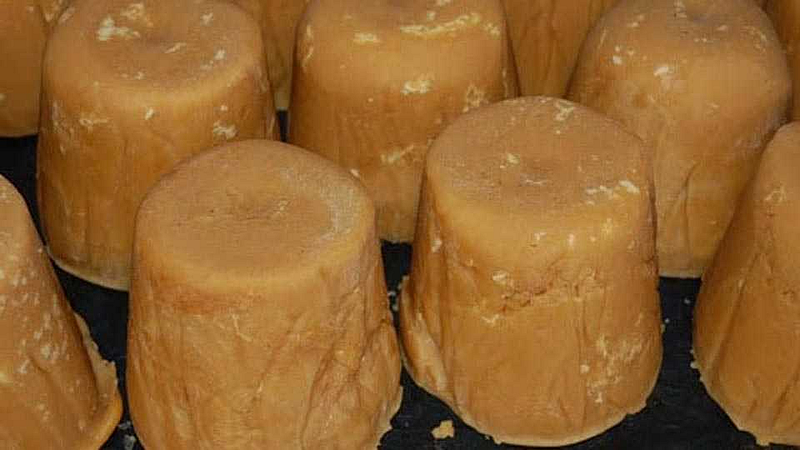 सणासुदीत गूळ महागला