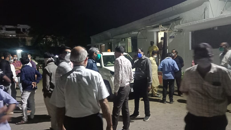 patients beat doctor after patient dead in hinganghat of wardha