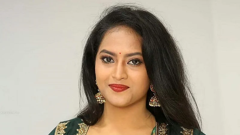actress sravani