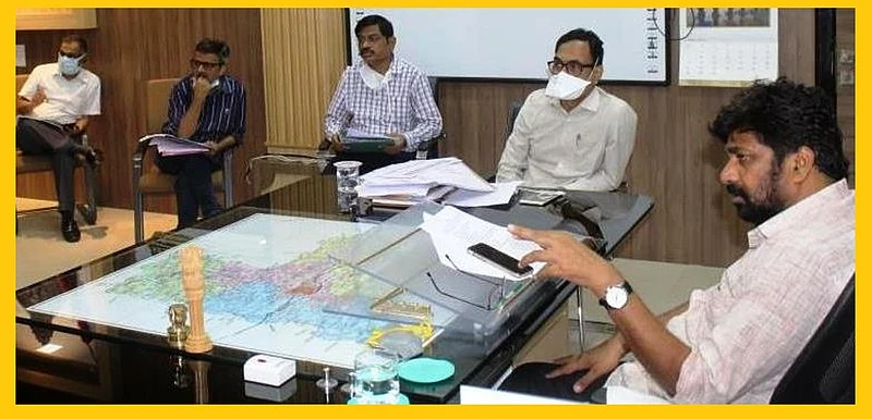 Akola News: Guardian Minister Bachchu Kadu instructions, said keep 450 extra beds ready for the district!