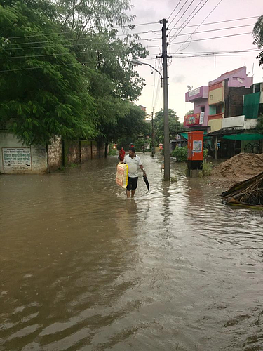 कळमेश्वर ः गोवरी मार्ग असा जलमय झाला