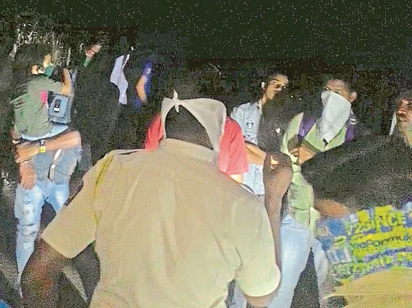 Police changed mind the workers of Rajasthan going by truck...