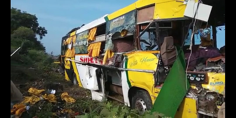 Akola News: Luxury slipped from the mound; Two-wheeler accident at the same place