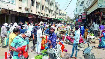 कोरोनोला कस हरवणार ! विकेंड लाॅकडाऊन संपताच बाजारात तोबा गर्दी