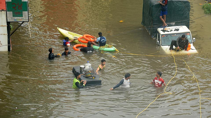 Help to flood victims from Monday Abdul sattar Radhakrishna Vikhe Patil aurangabad