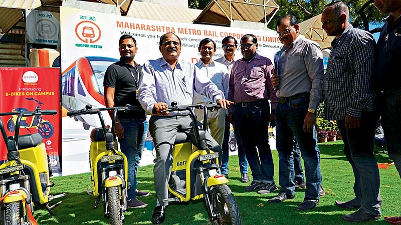 Metro feeder service for miners in Mihan