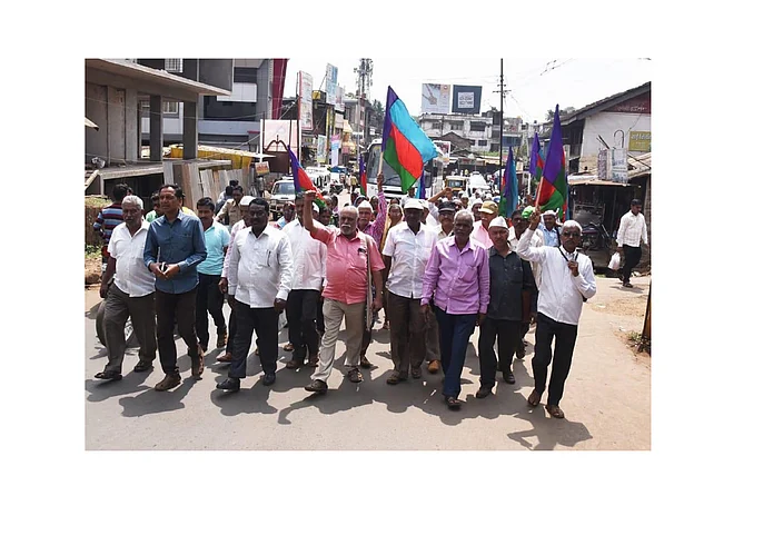 Sramik Mukthi Dal March On Ajara Tehsildar Office Kolhapur Marathi News