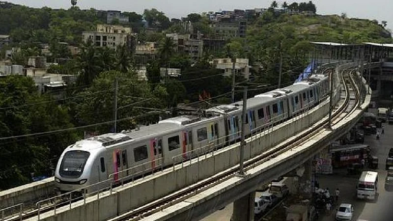 'मेट्रो रेल्वेचे श्रेय लाटू नये'